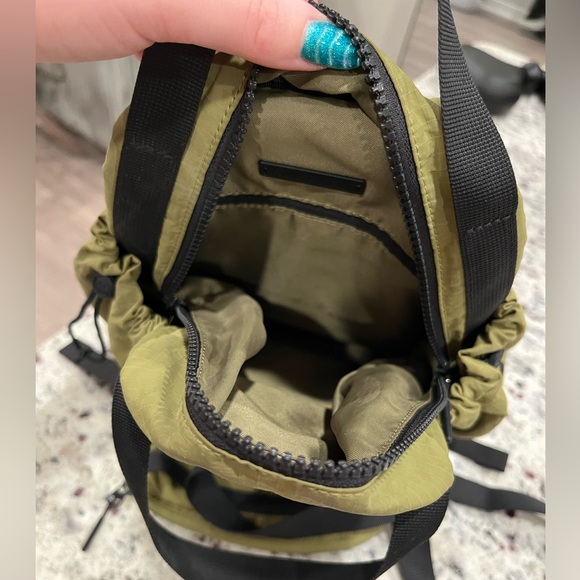 lululemon backpack with detachable belt bag - Picture 12 of 16